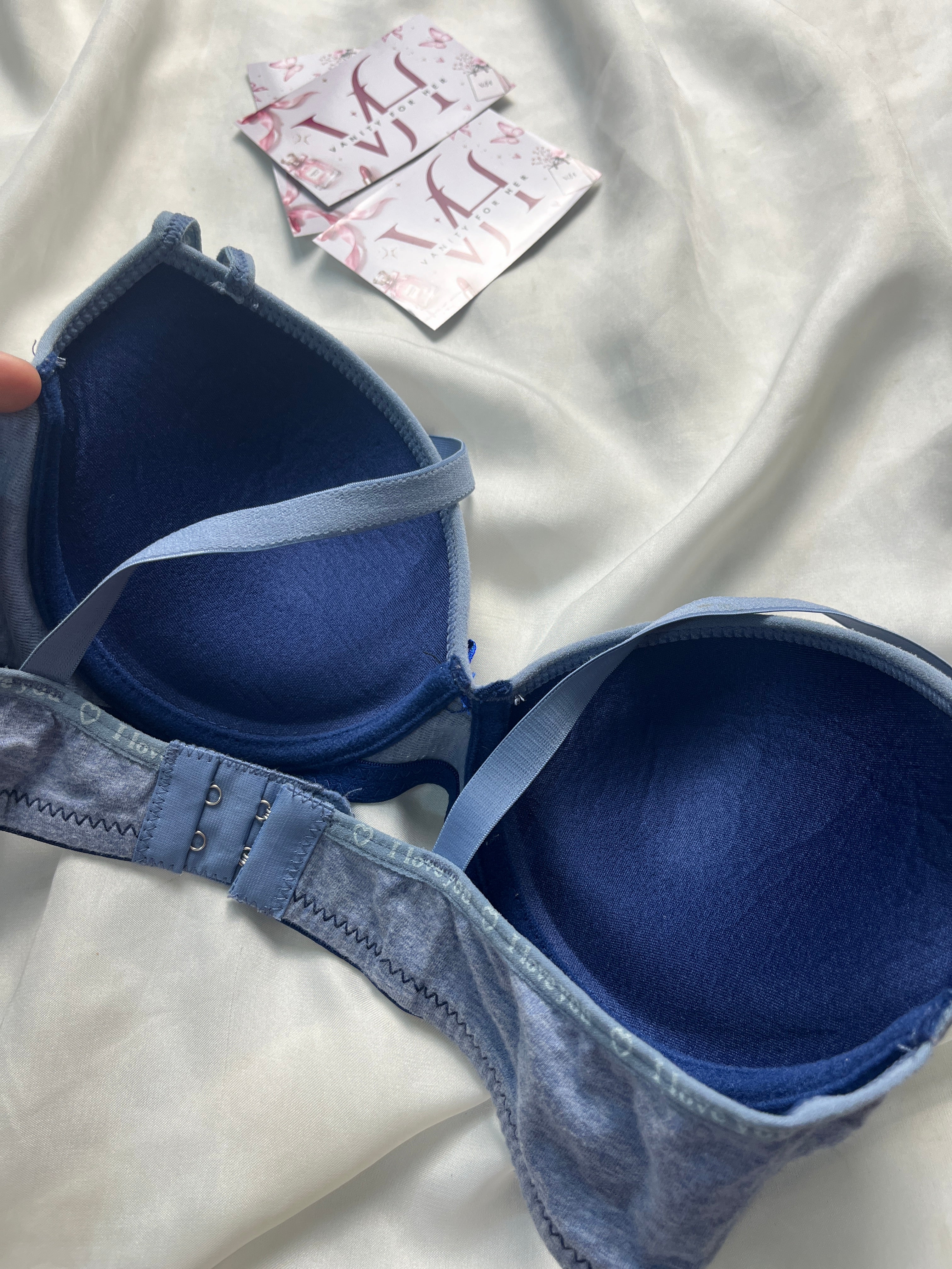 Ancor slightly pushup bra size : 34B
