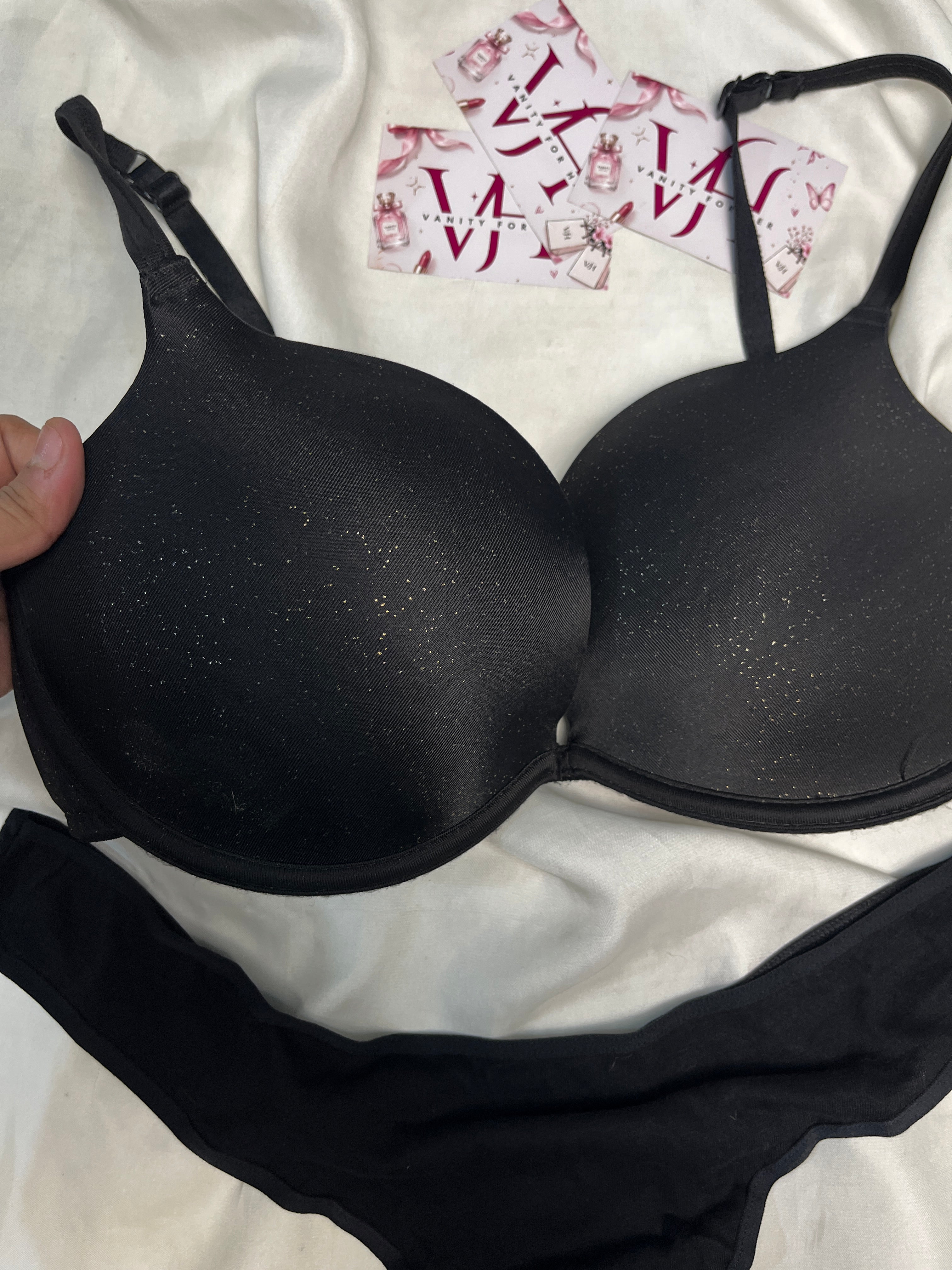 Bombshell pair size : 36C with xl thong