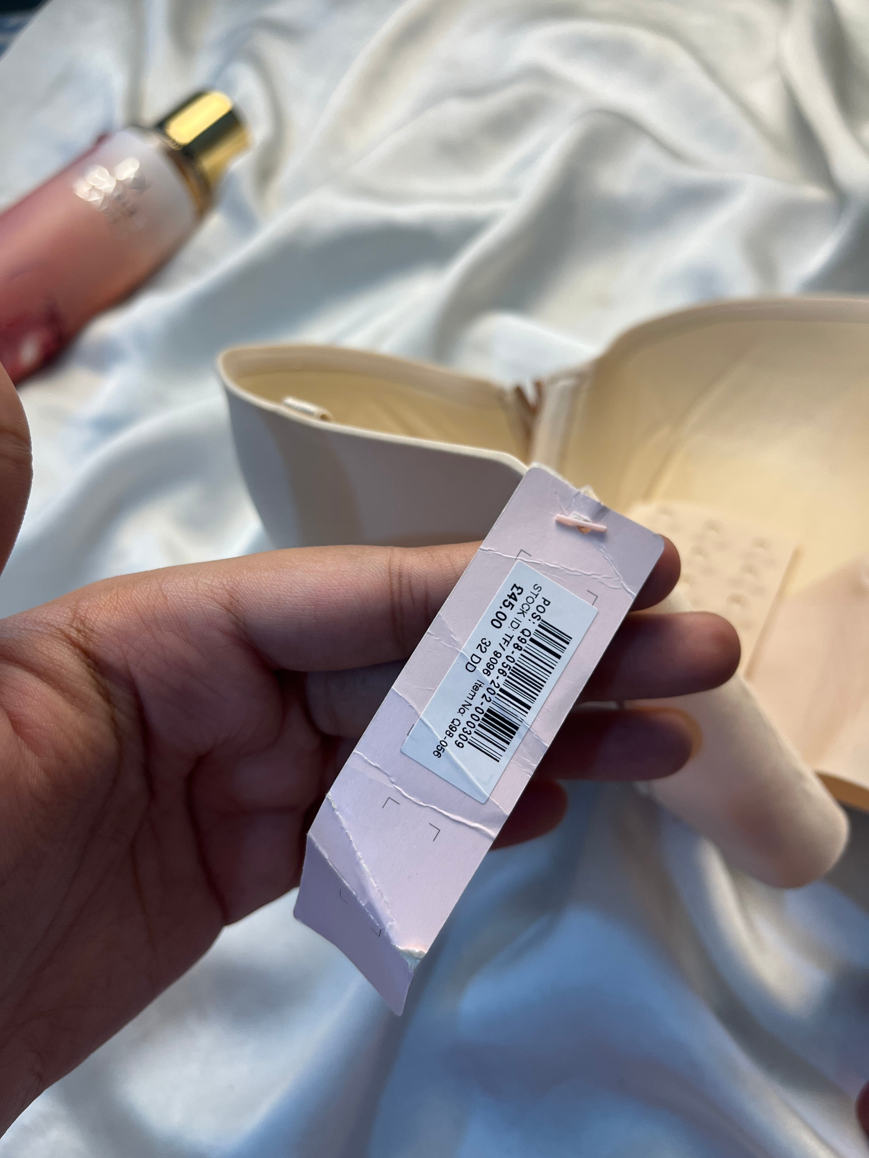 Tagged Victoria secret Strapless bra size : 32DD