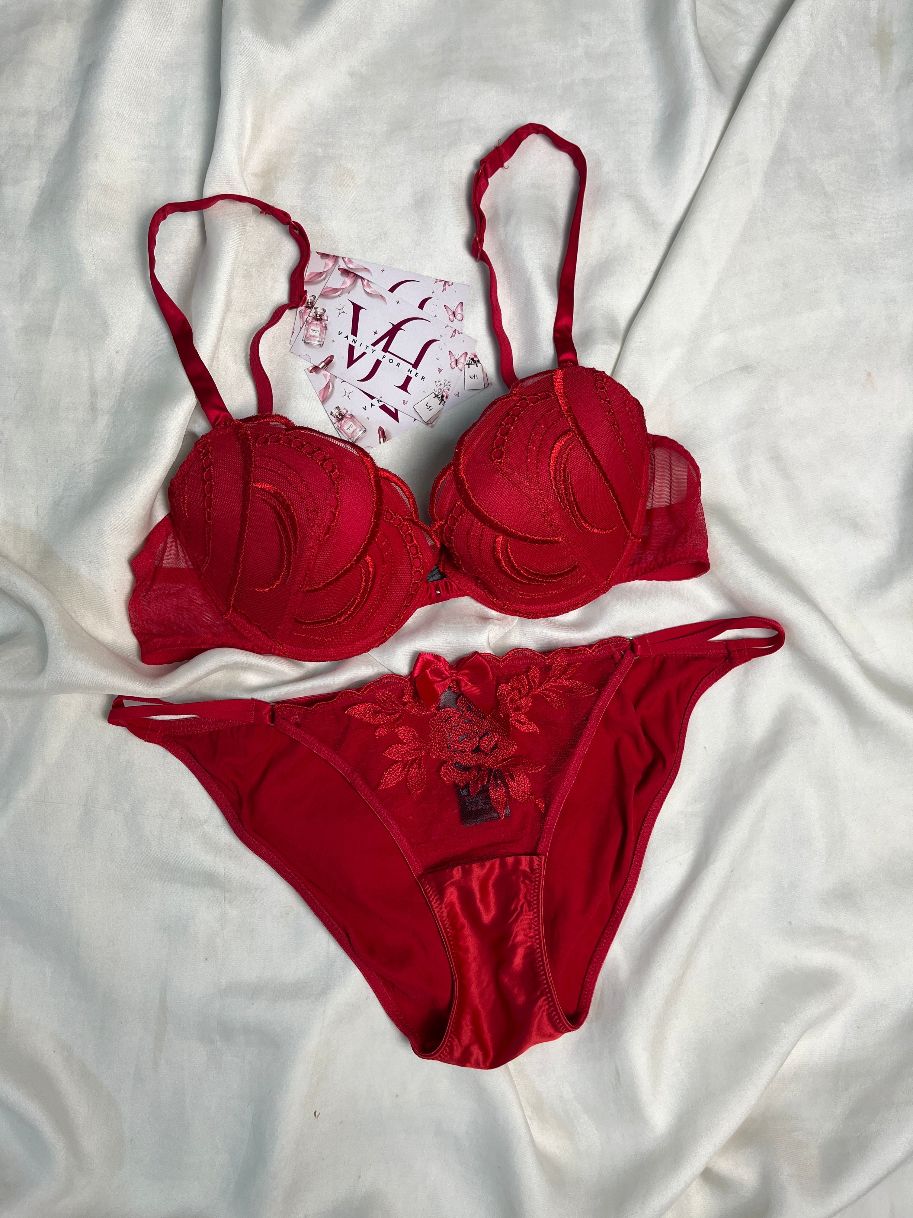 tshirt bra size : 34B with small to medium thong