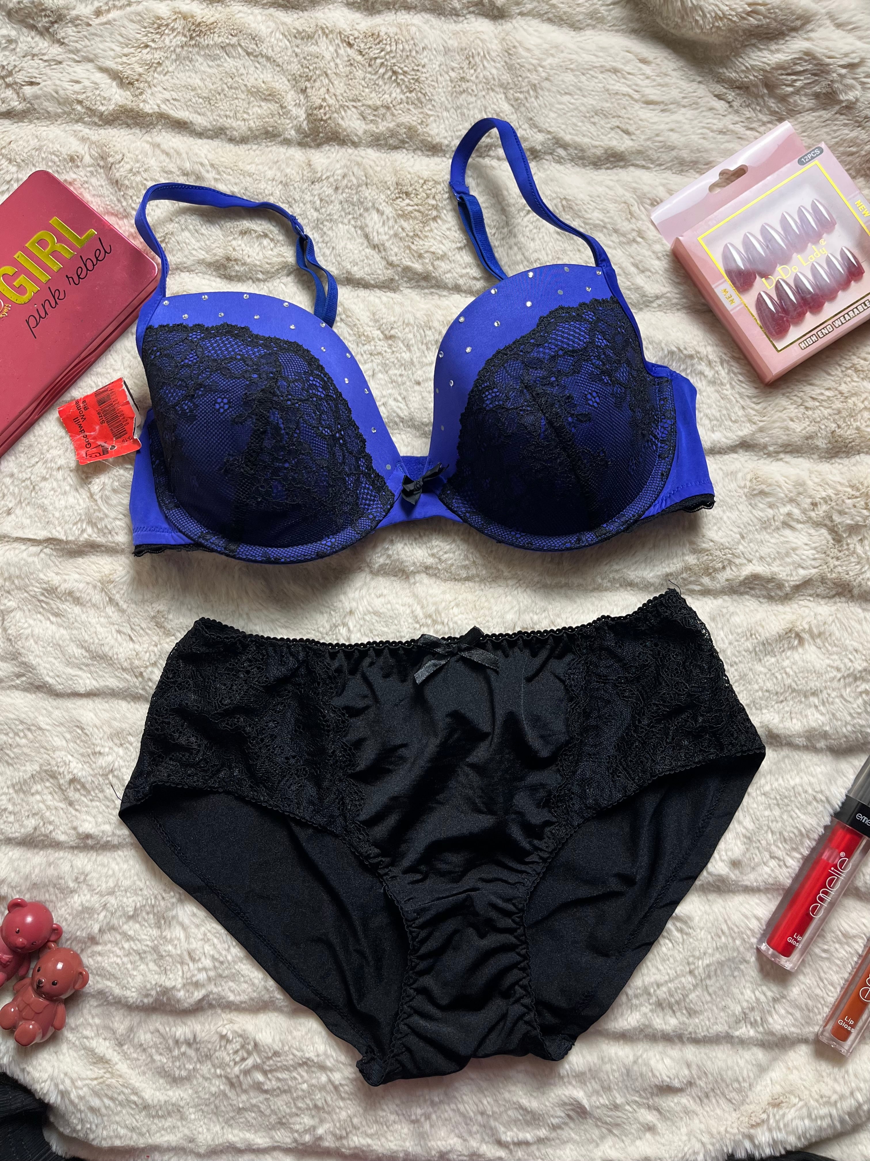 Lasenza tshirt fancy bra with net panty size : 32D