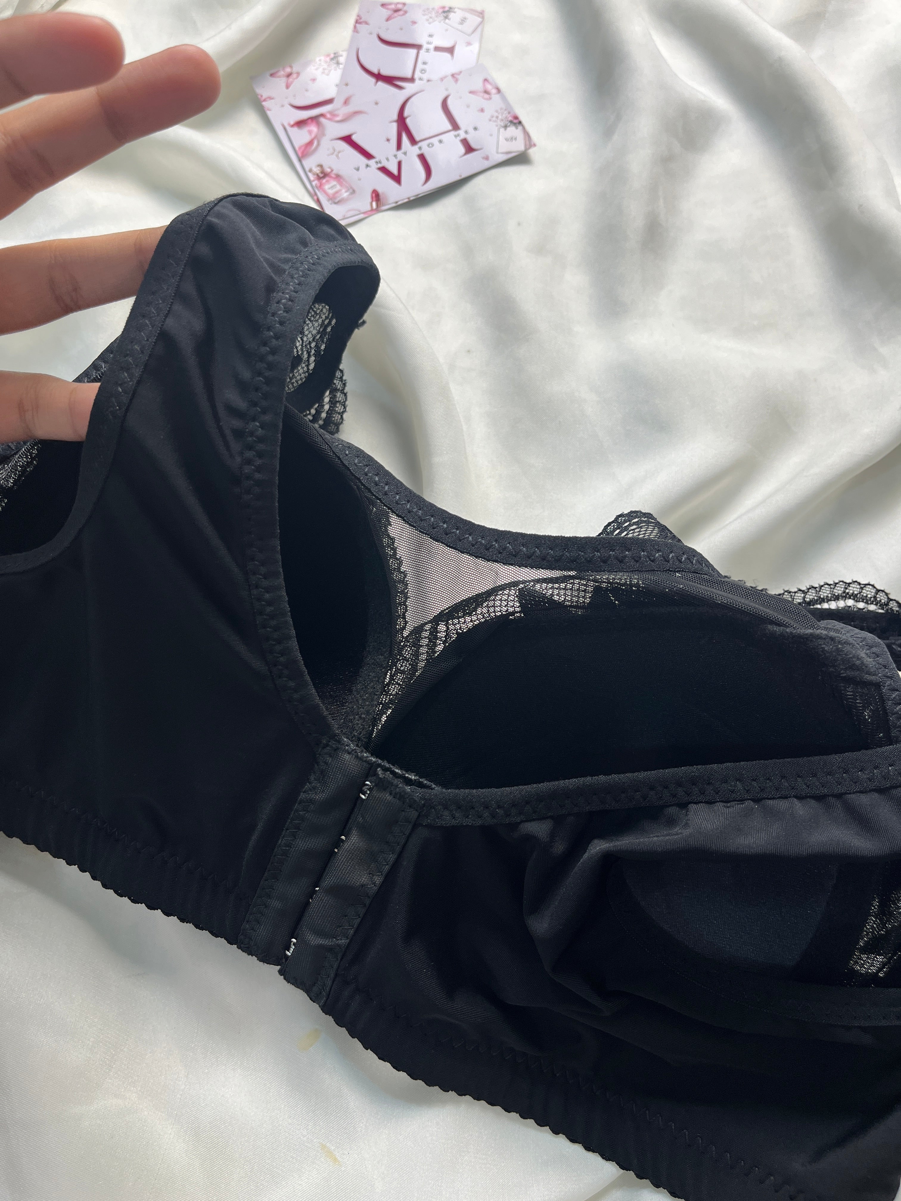 Full coverage tagged medium bralette