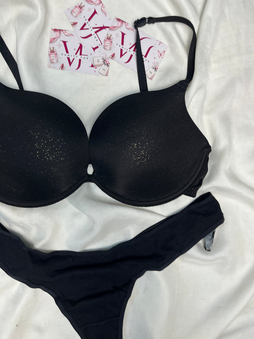 Bombshell pair size : 36C with xl thong