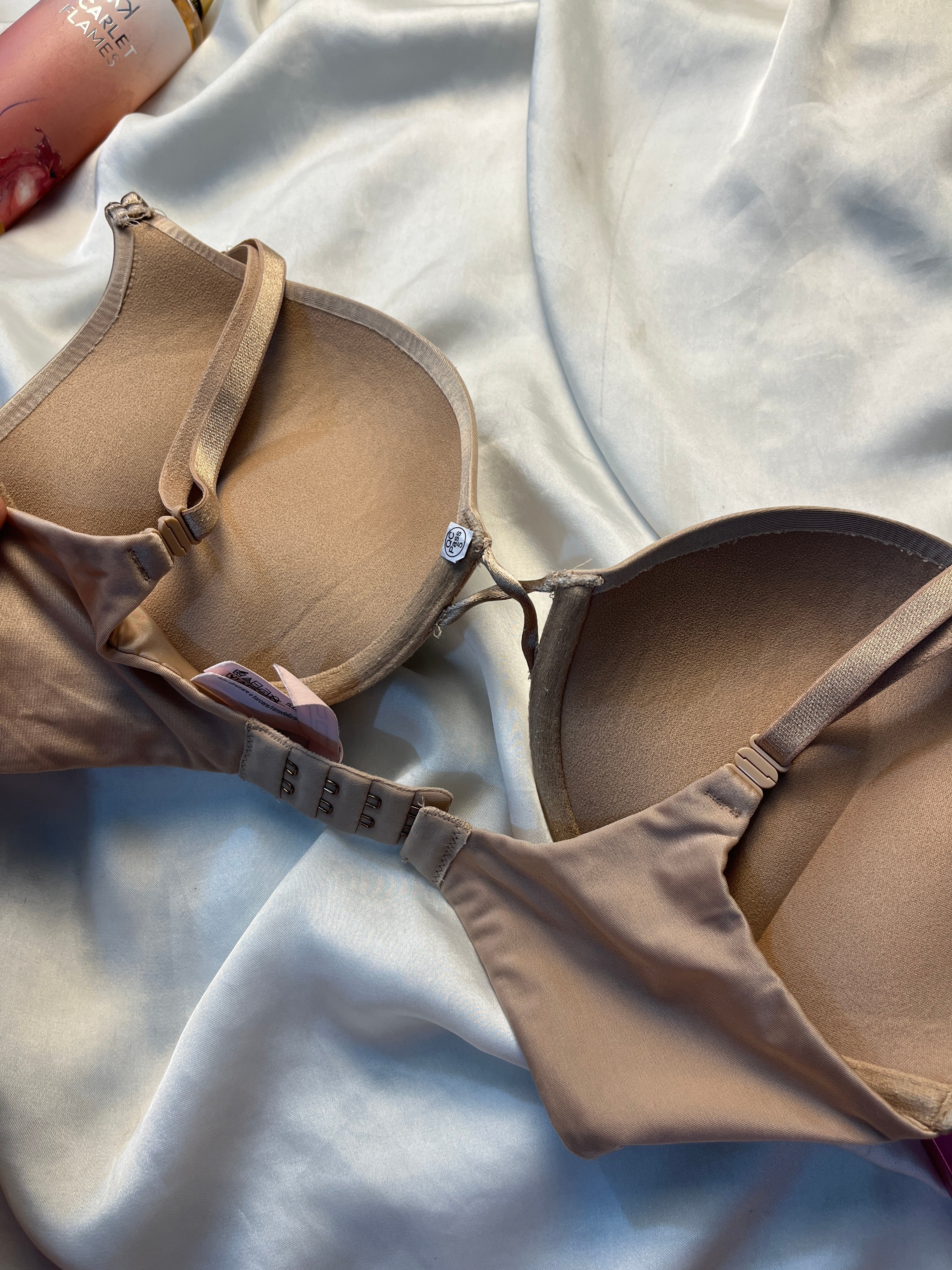 BOMBSHELL Victoria secret bra size : 32D/34C