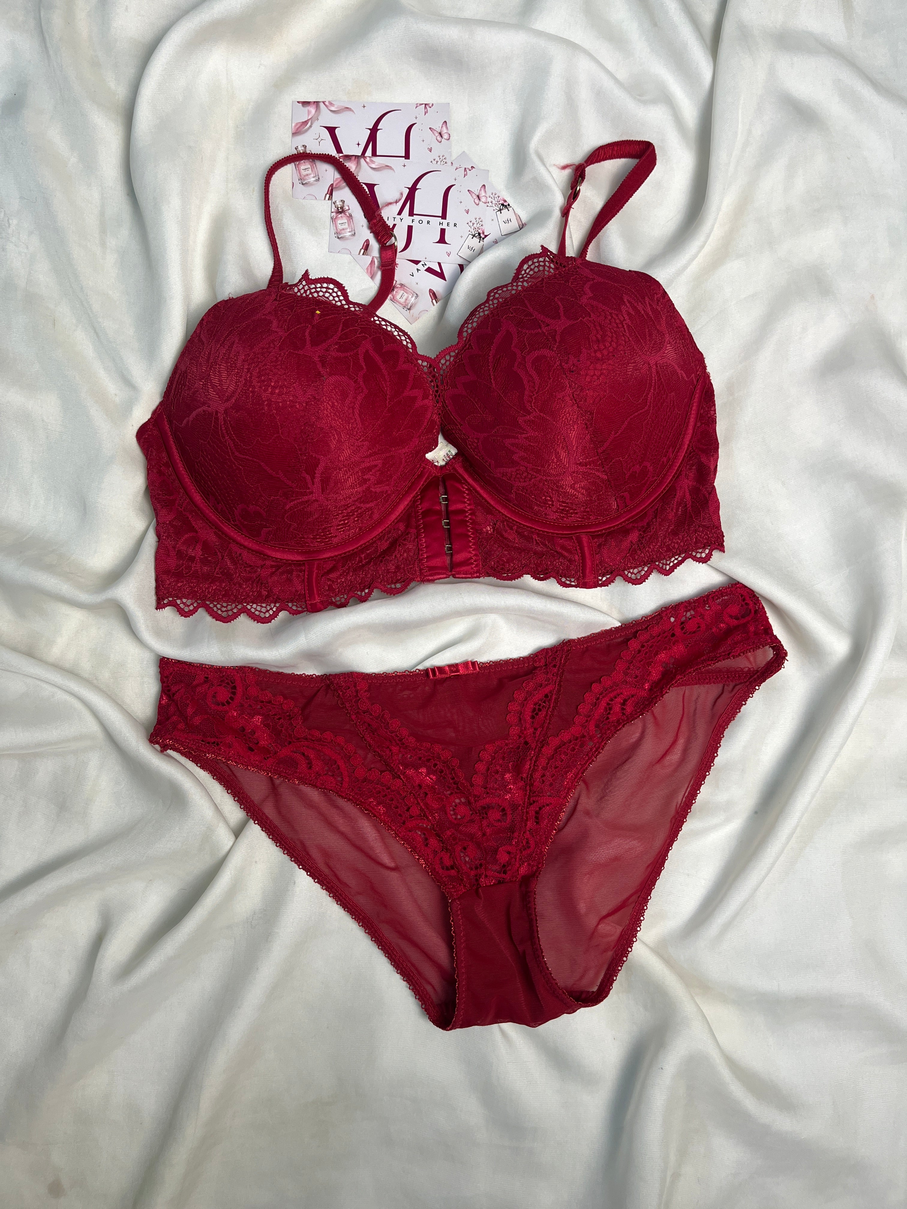 Primark bra size : 32D with small to medium panty