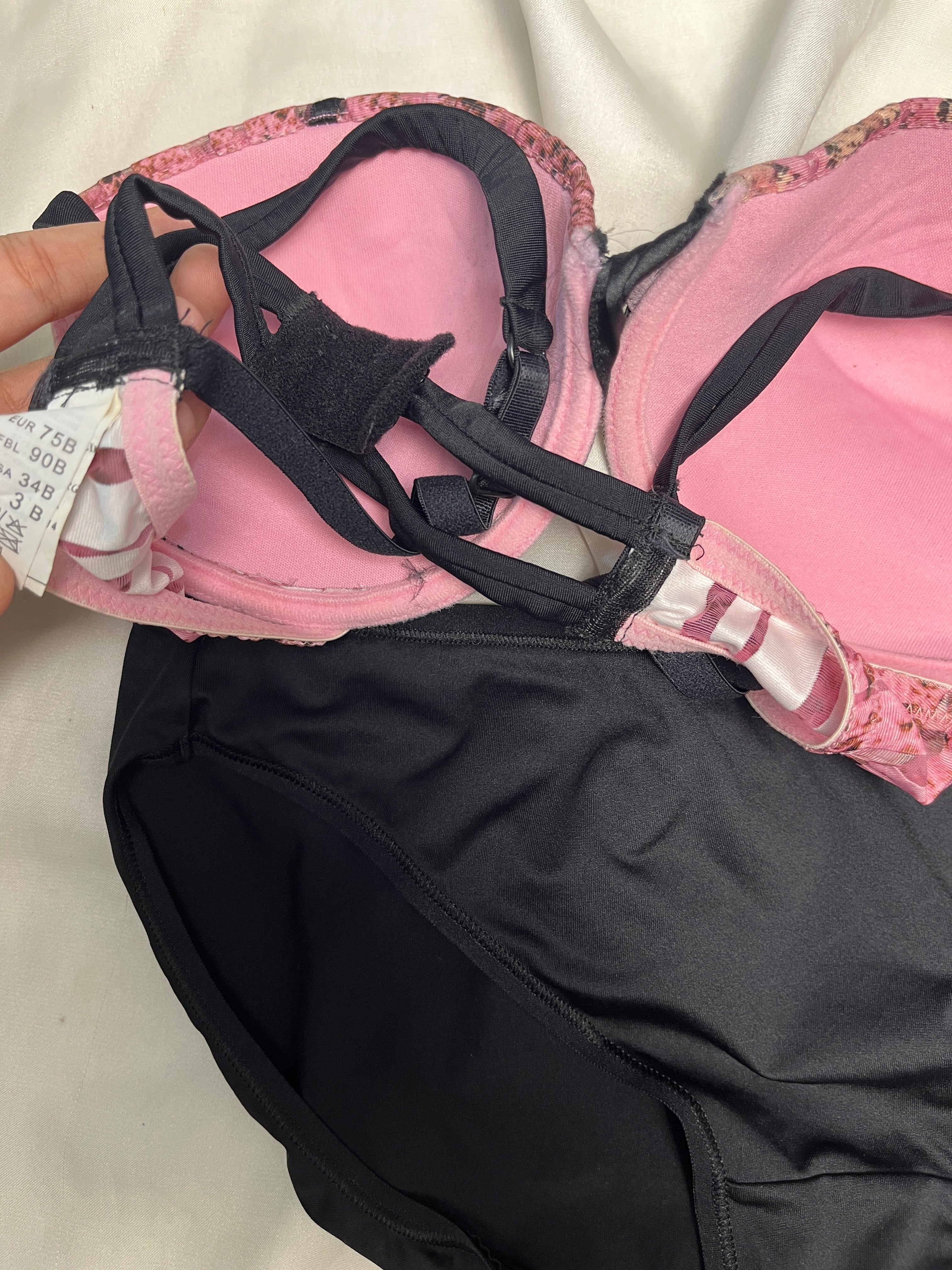 Tshirt bra pair size 34B with medium panty