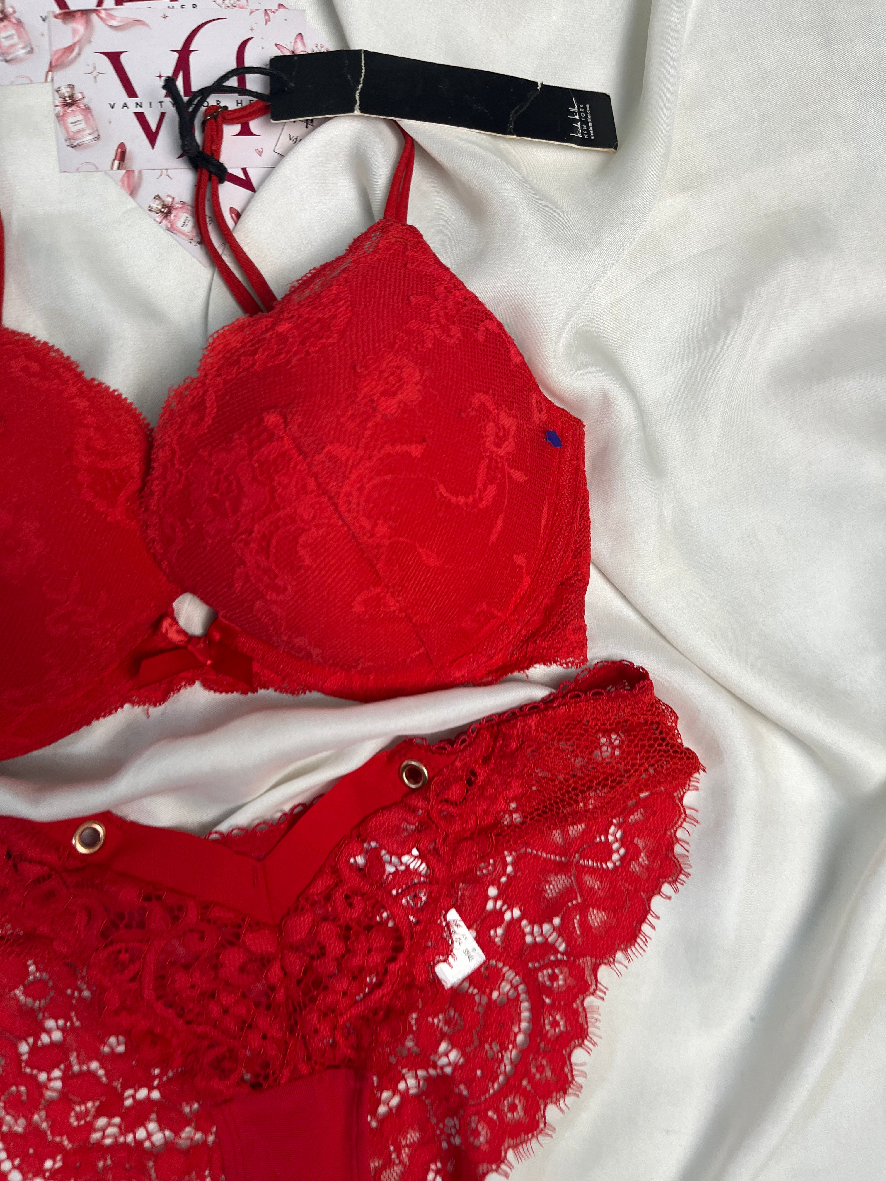Pushup tagged bra size : 32D with small panty
