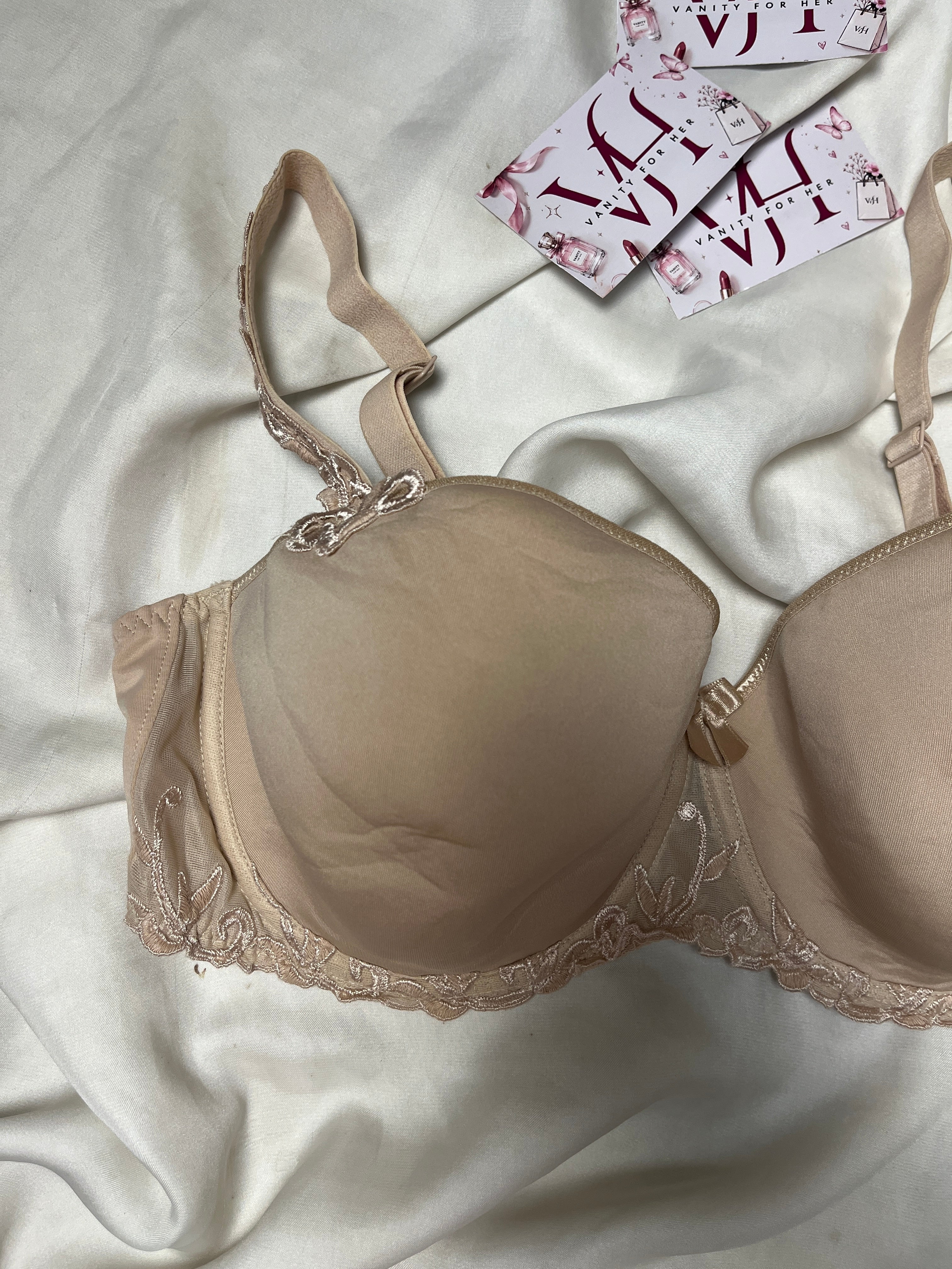 Simone tshirt bra size : 36F