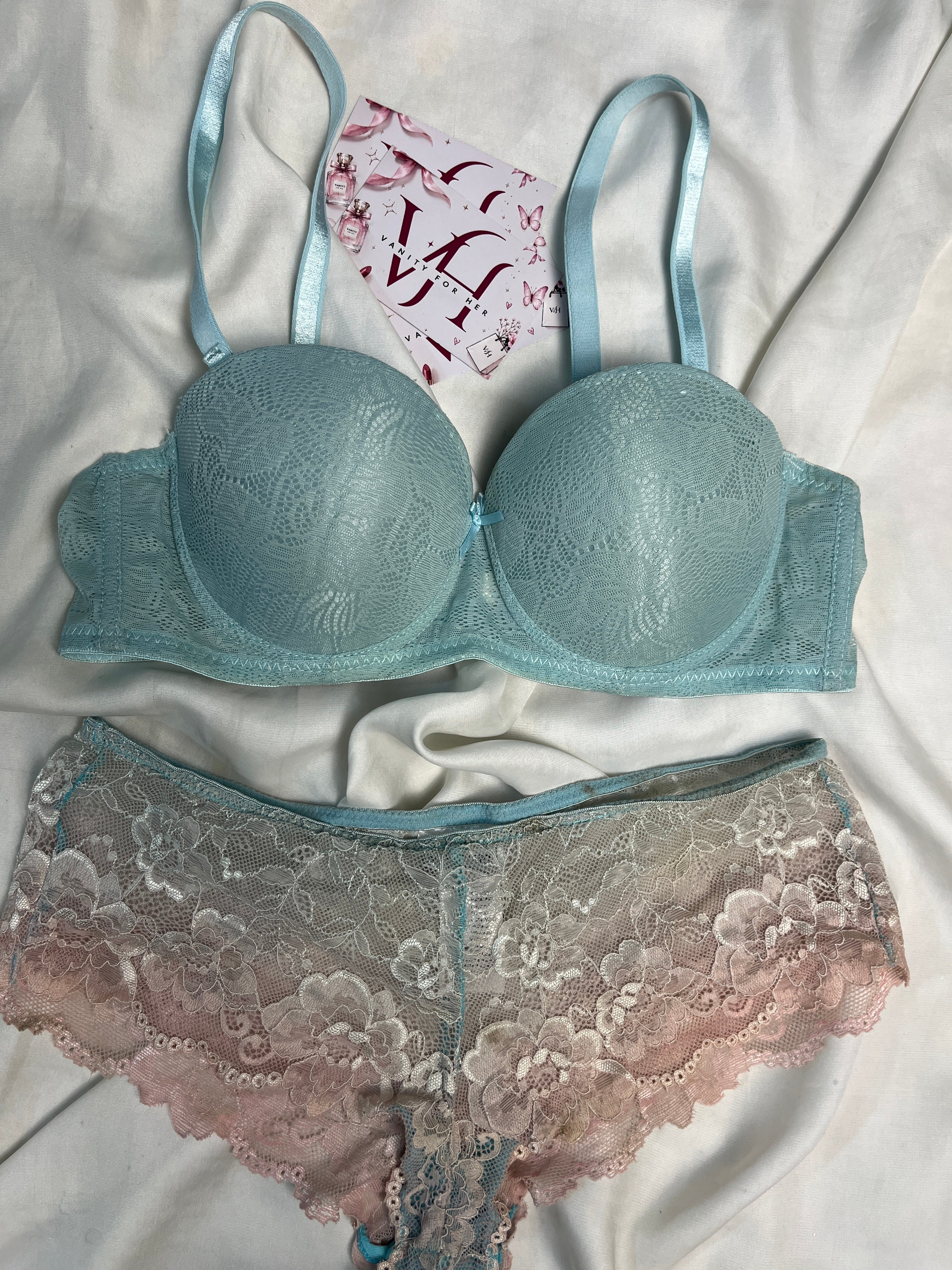 Cute floral pair size : 34B with medium panty