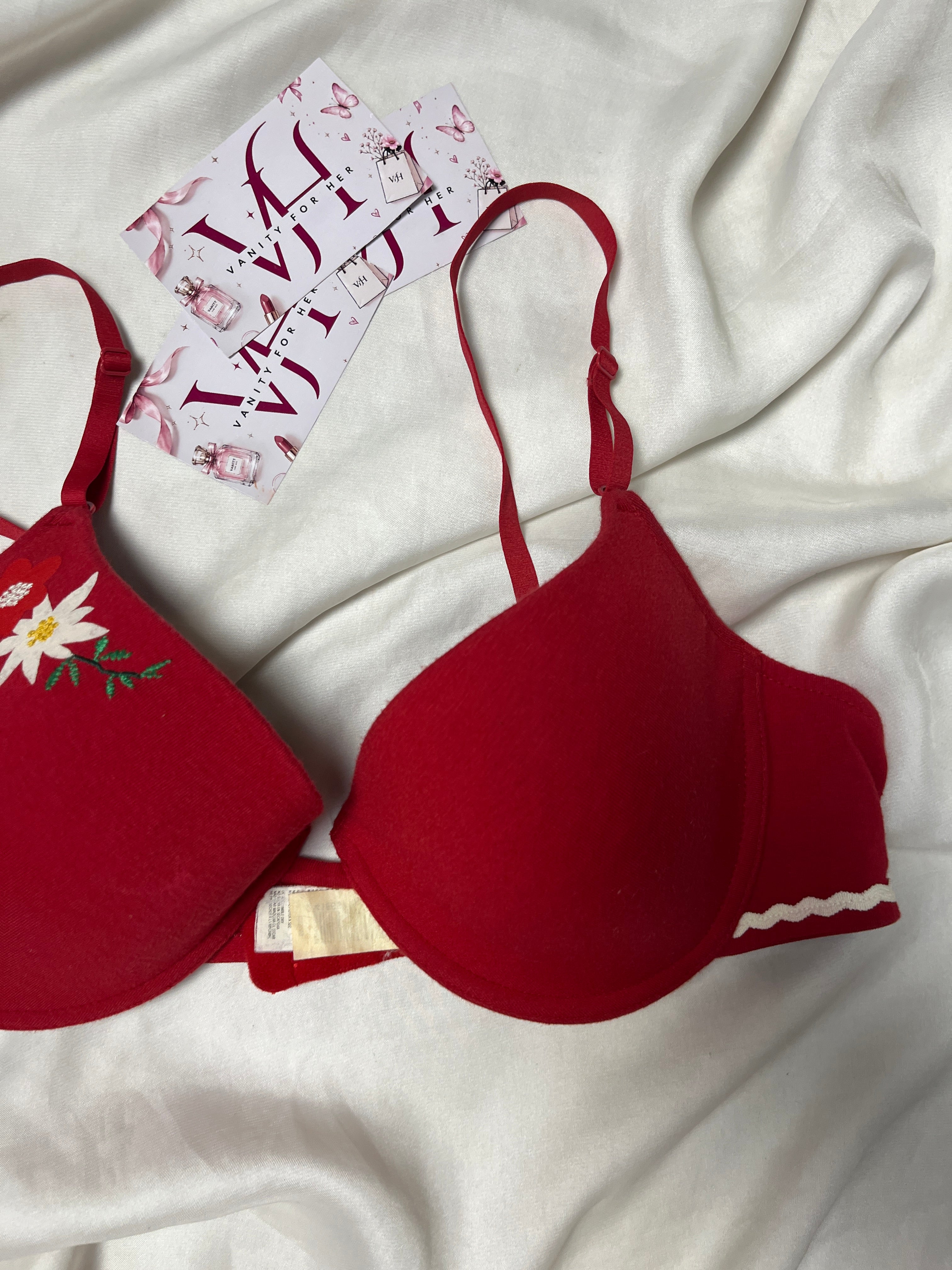 Womens secret tshirt 38B bra