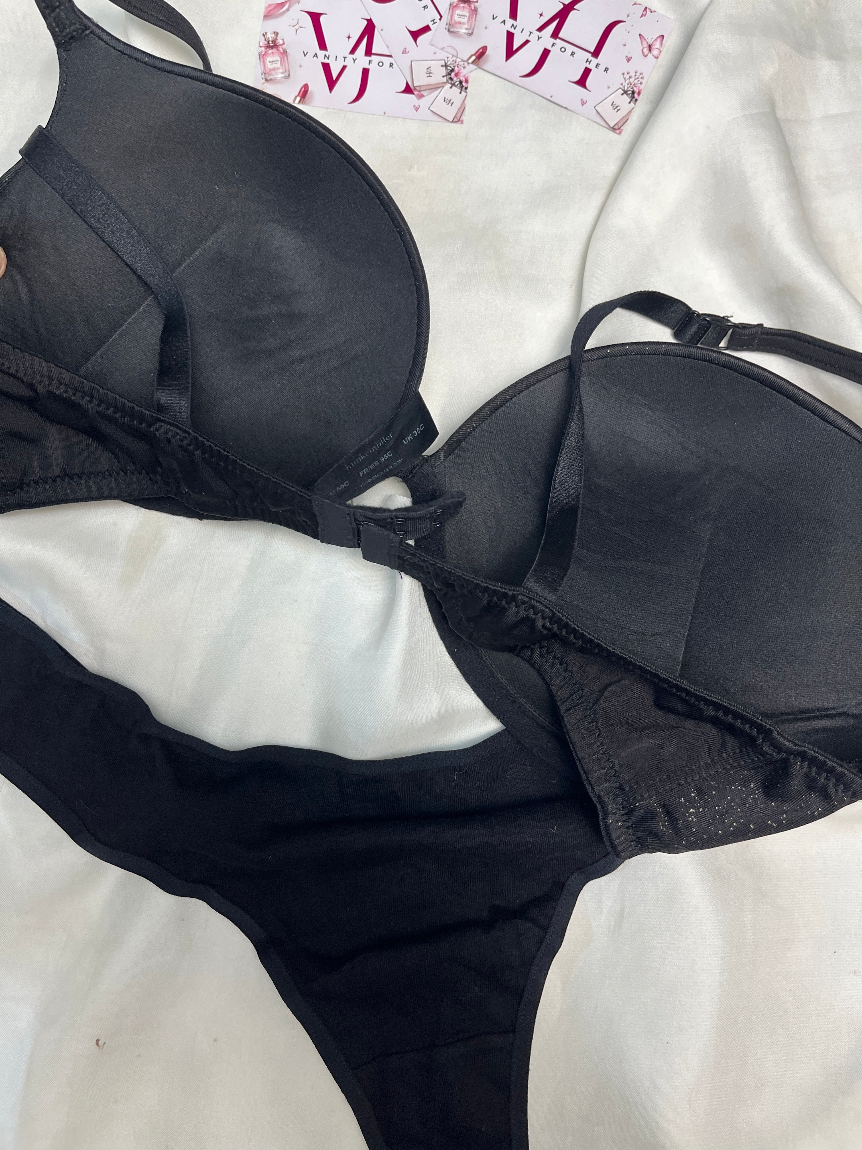 Bombshell pair size : 36C with xl thong