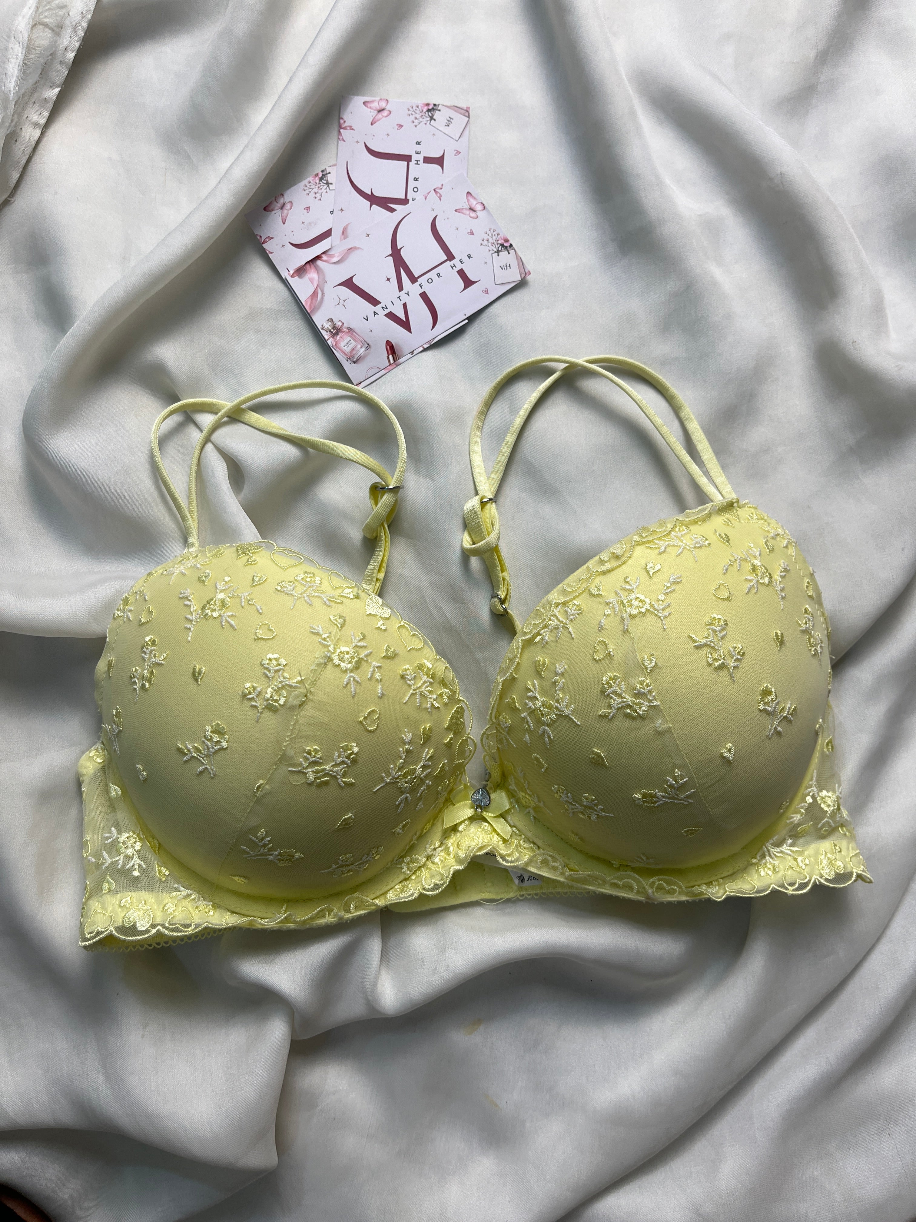 BOMBSHELL 34C embroidered bra