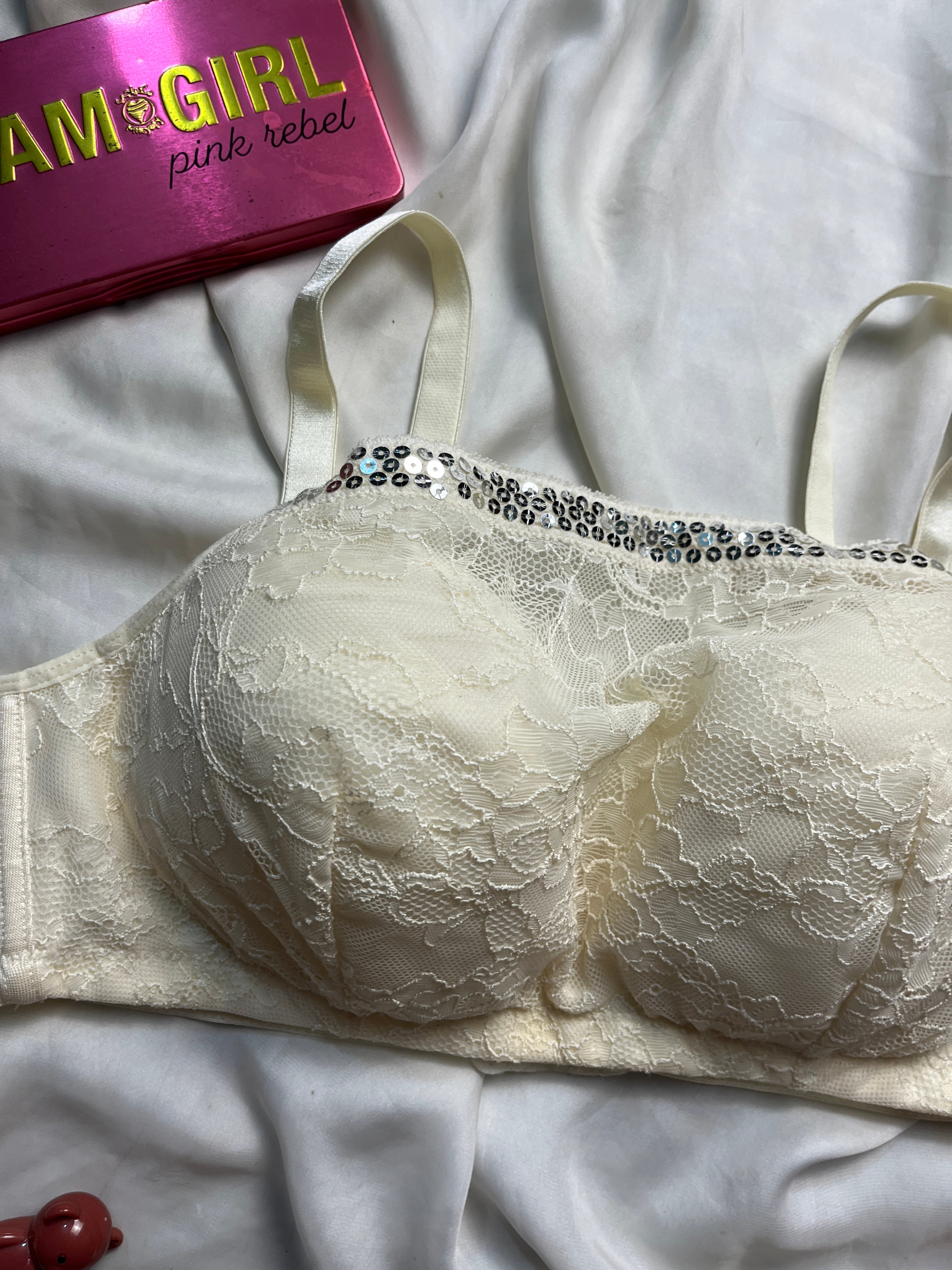 SO Wireless fancy 38C bra