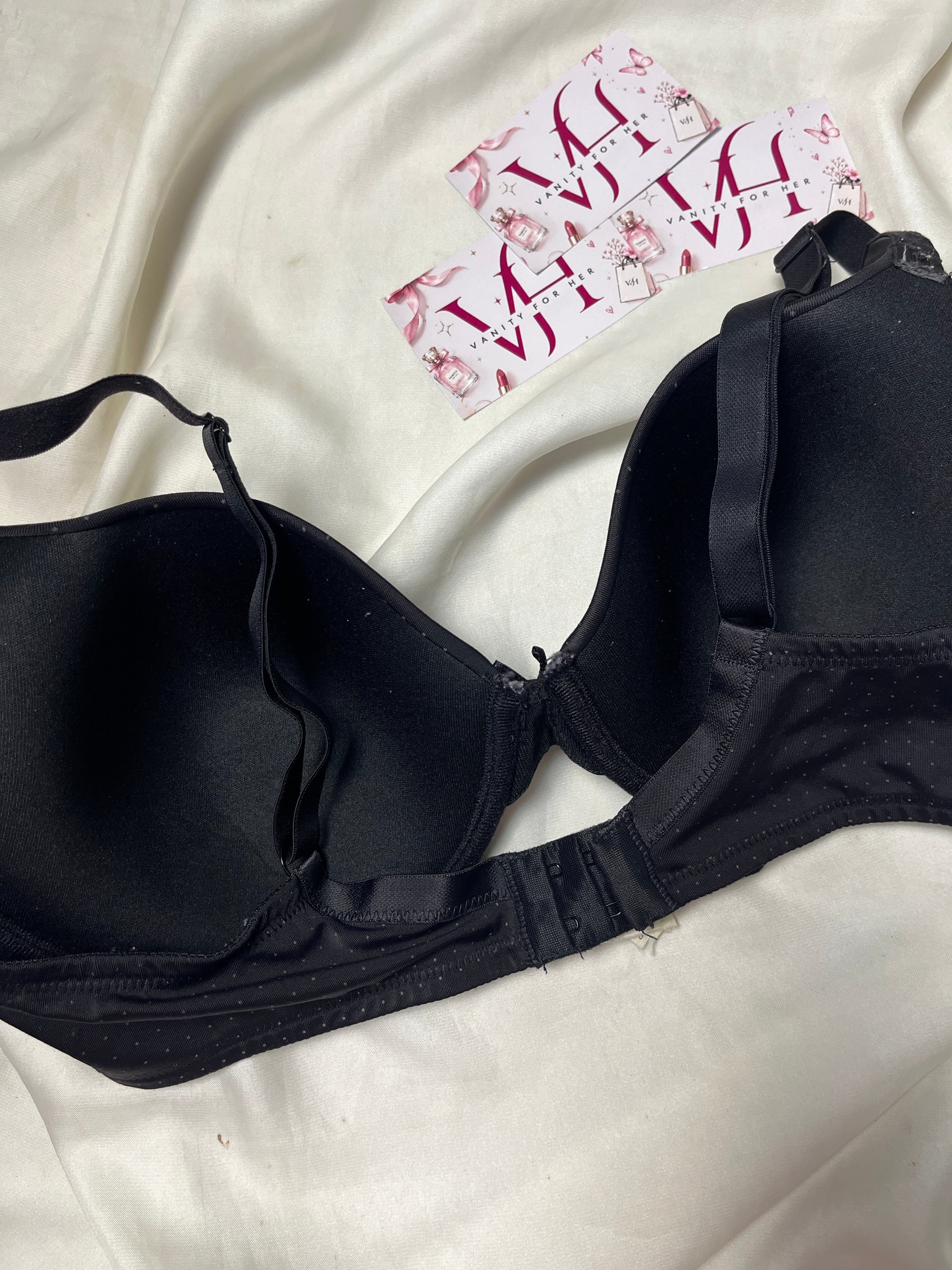 Polka dot tshirt 34D bra