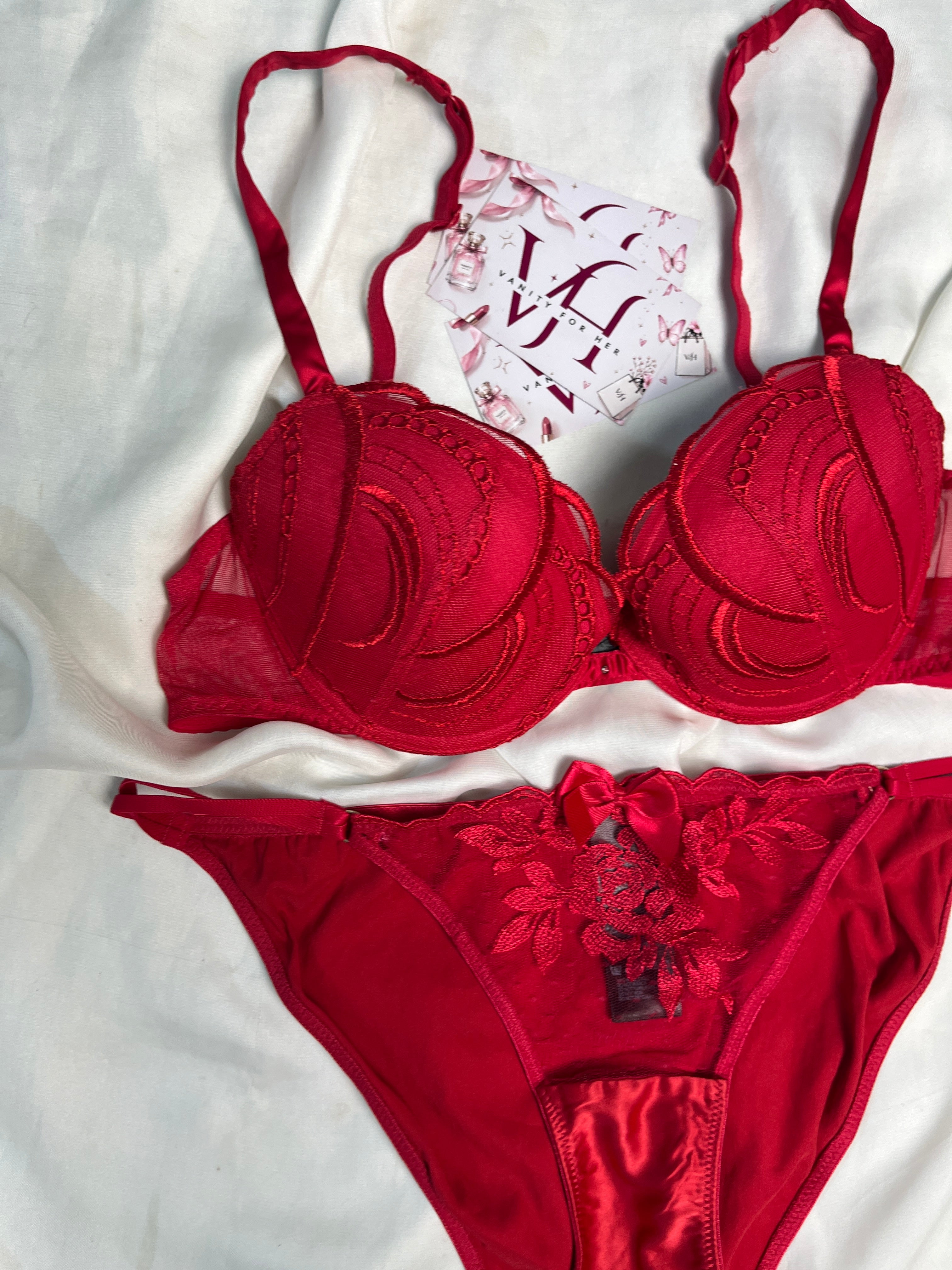 tshirt bra size : 34B with small to medium thong