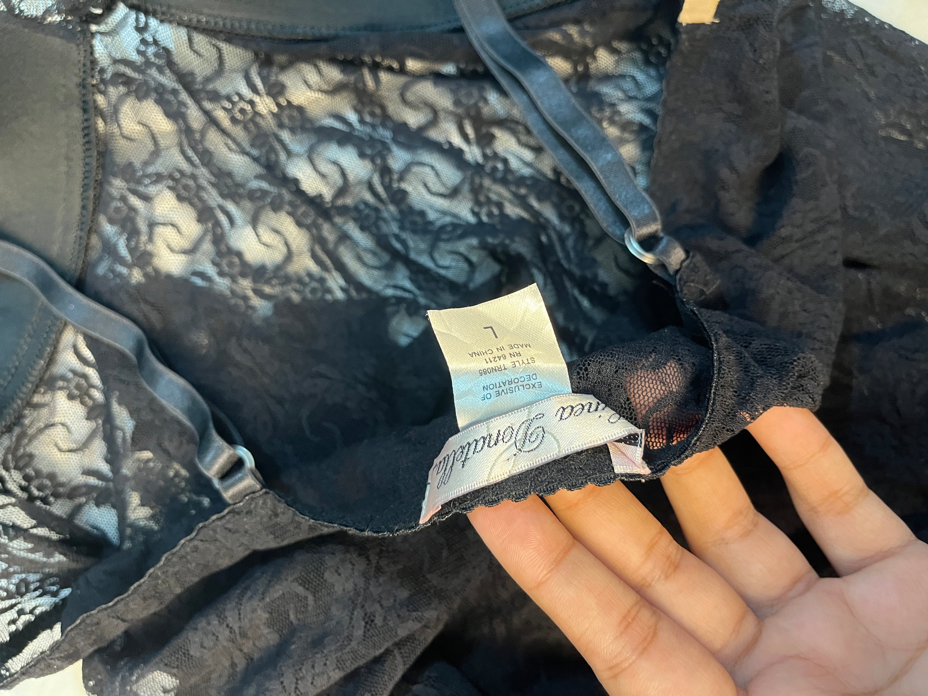 Cinea Donentella Wireless see through lingerie size : large