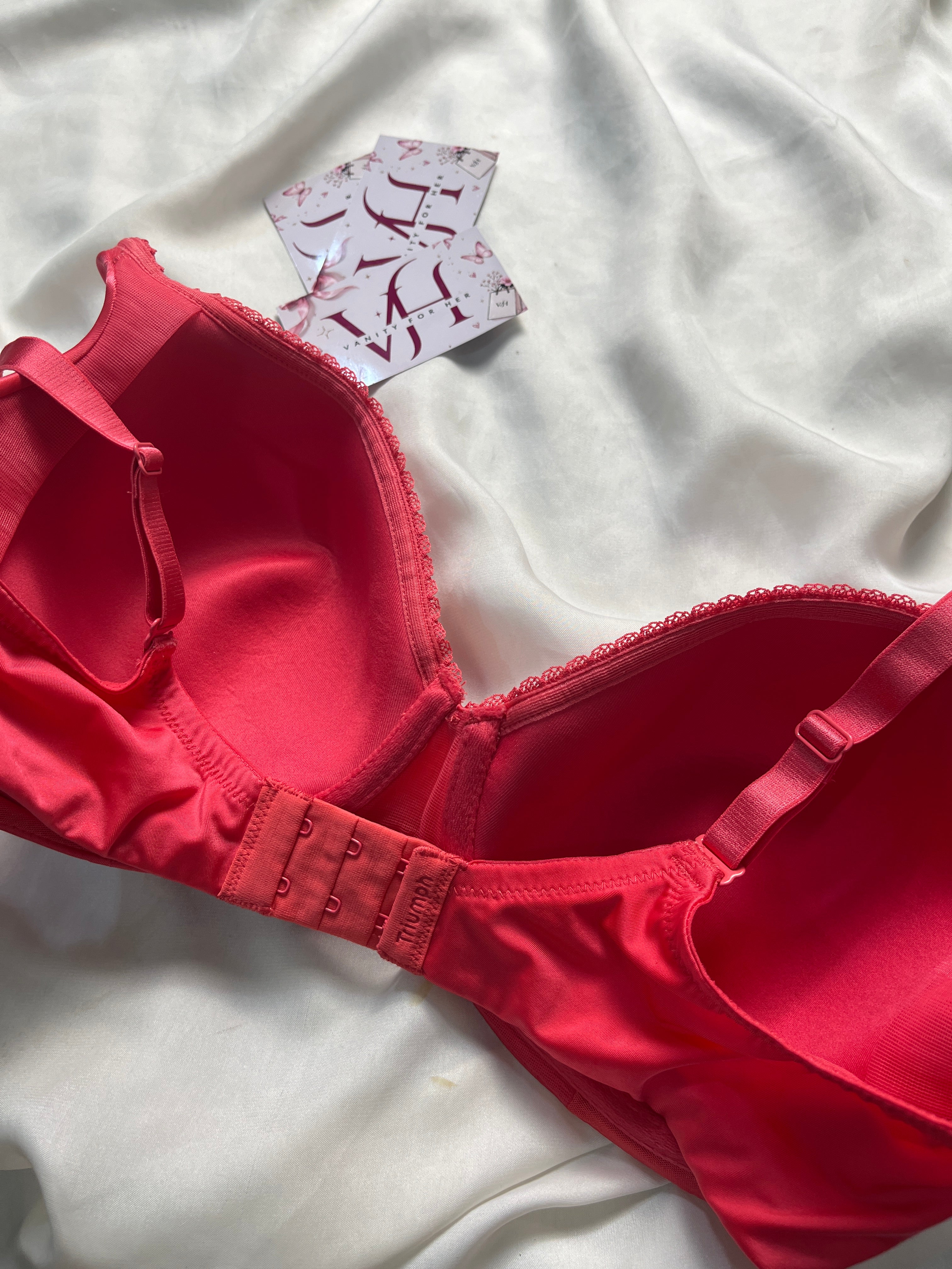 Triumph tshirt 36DD bra