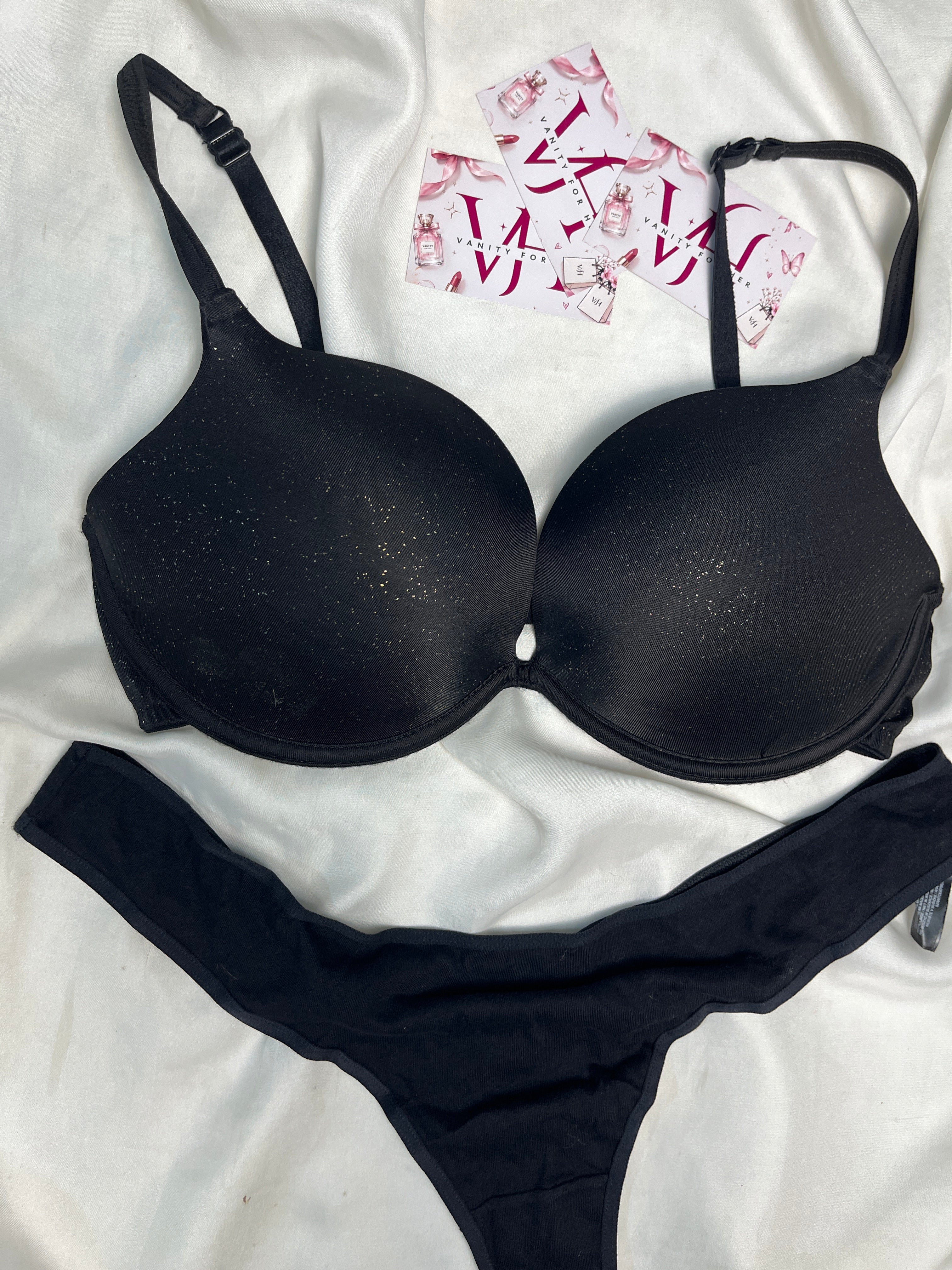 Bombshell pair size : 36C with xl thong