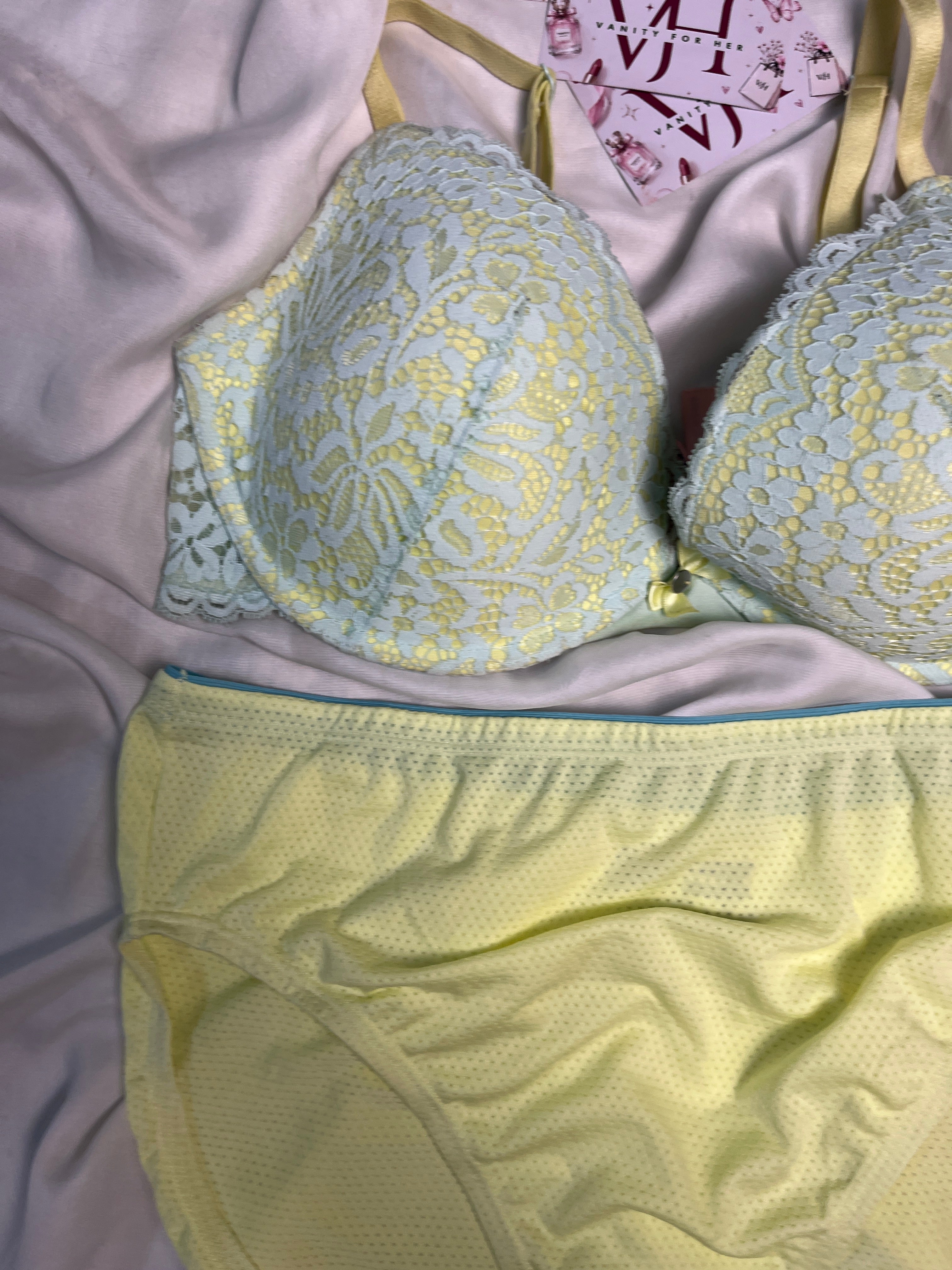 Pushup bra size : 36D with full coverage soft panty