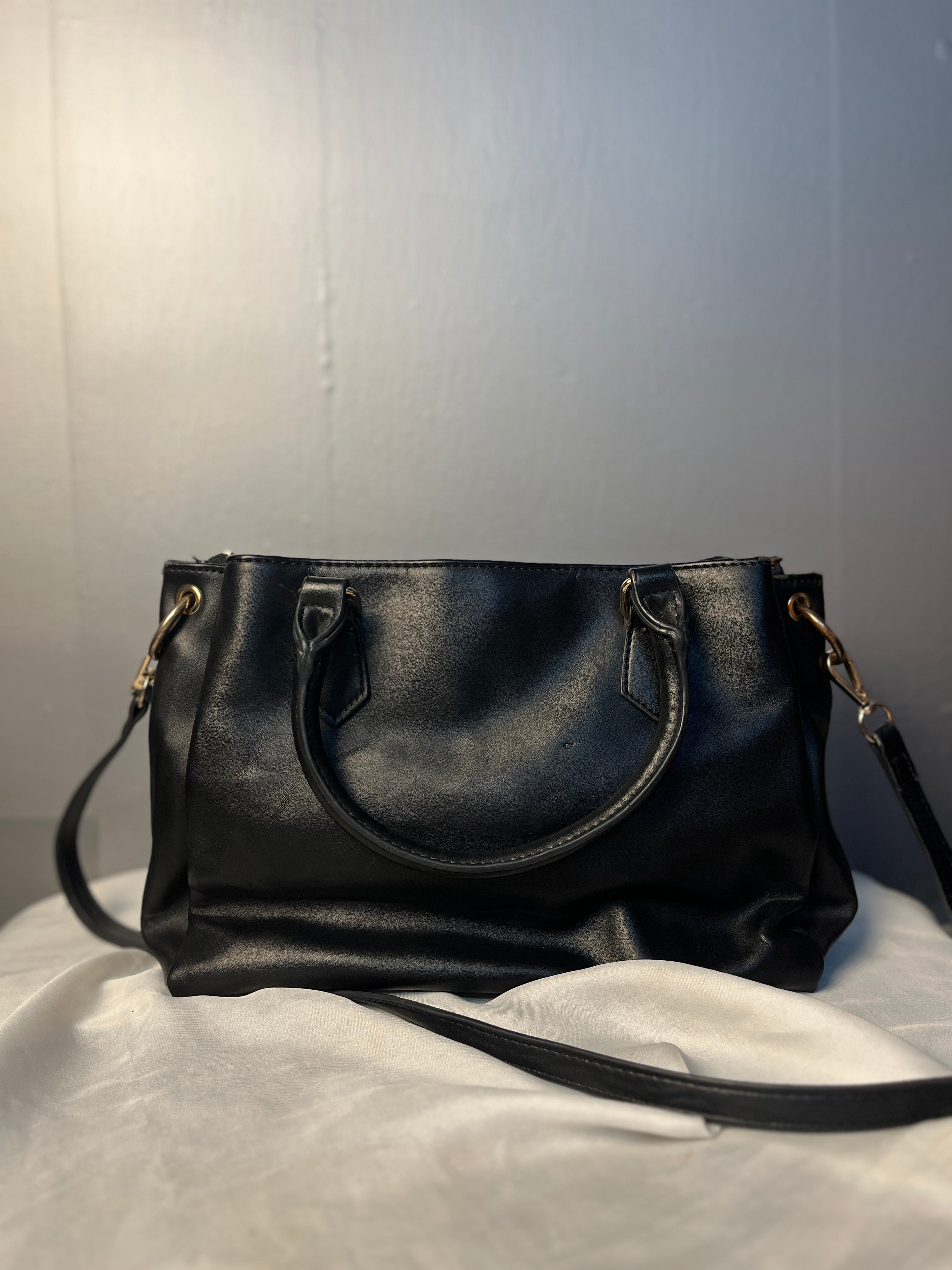 GUESS Original Black Satchel Crossbody Bag Gold Hardware Style LG863506